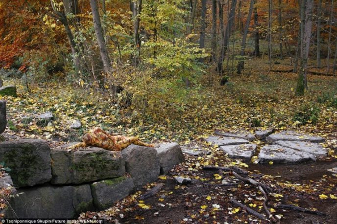 Если вы найдете женщину на этом фото, ваш IQ выше среднего!