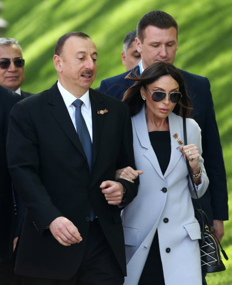 Первая леди Азербайджана в скромных нарядах бросила вызов Мелании Трамп!